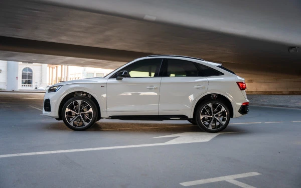  Белый Audi Q5 Sportback Photo 2