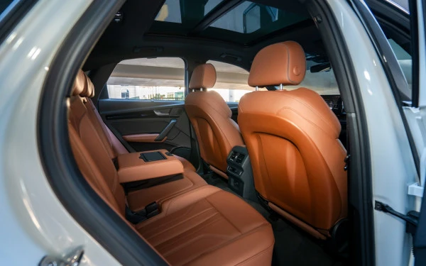  Белый Audi Q5 Sportback Photo 6