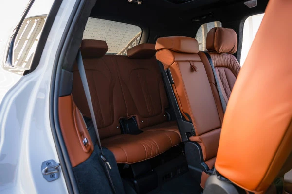  White BMW X7 M50i Photo 7