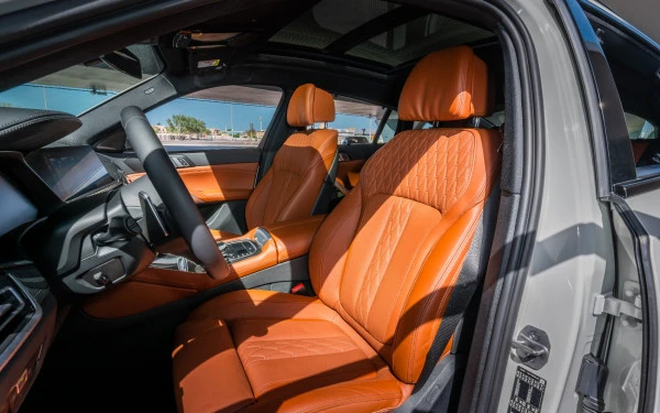  White BMW X6 Photo 4