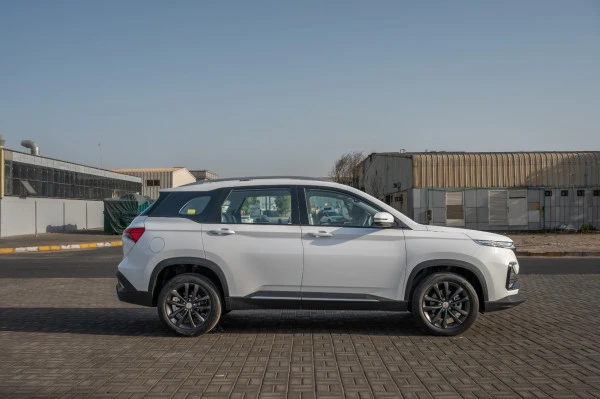  White Chevrolet Captiva Photo 2