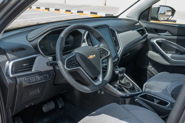  White Chevrolet Captiva Photo 8