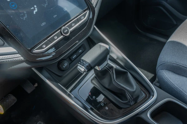  Белый Chevrolet Captiva Photo 9