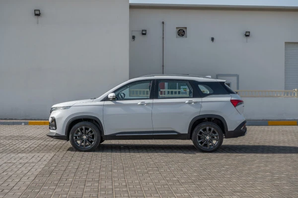  White Chevrolet Captiva Photo 2