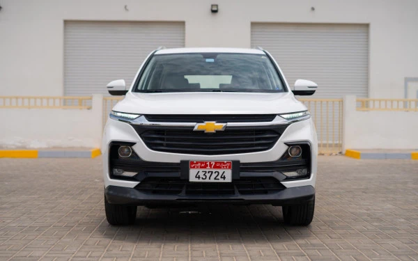  White Chevrolet Captiva Photo 2