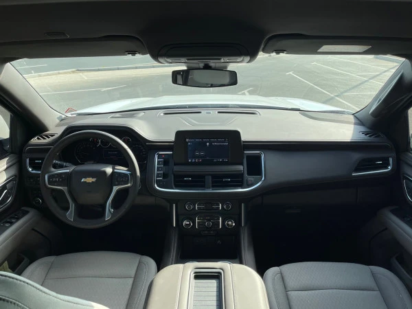  White Chevrolet Tahoe Photo 7