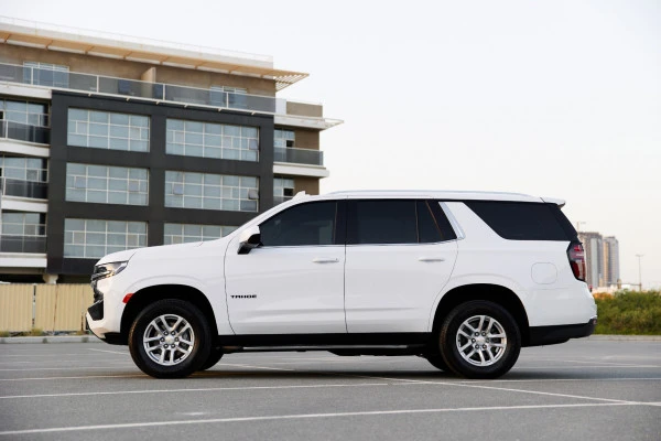  White Chevrolet Tahoe Photo 9