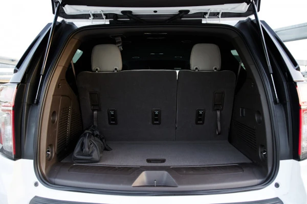  White Chevrolet Tahoe Photo 14