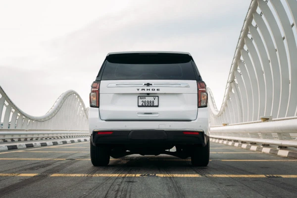 White Chevrolet Tahoe Photo 2