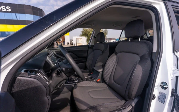  White Hyundai Creta Photo 7