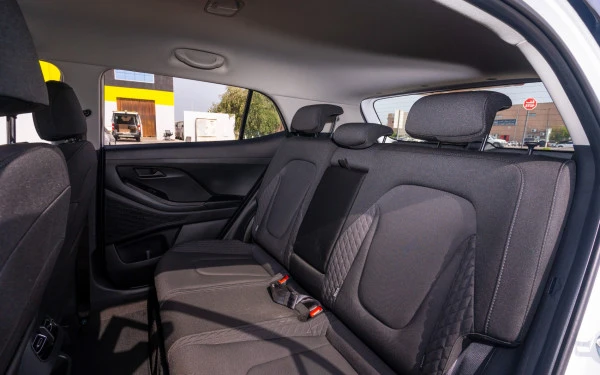  White Hyundai Creta Photo 13