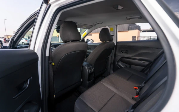  White Hyundai Kona Photo 12