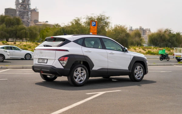  White Hyundai Kona Photo 3