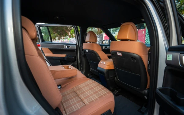  Белый Hyundai Santa Fe Photo 17