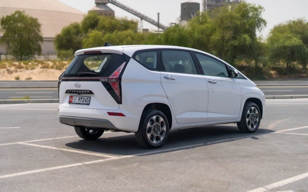  Белый Hyundai Stargazer Photo 3