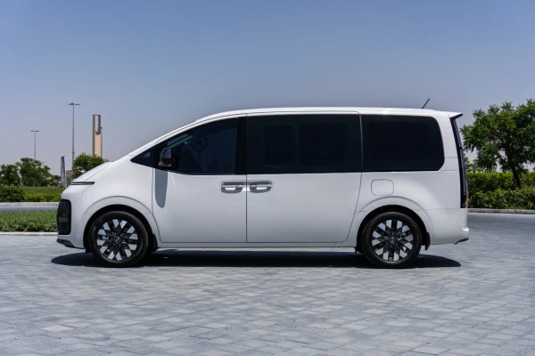  Белый Hyundai Staria S9 Photo 2