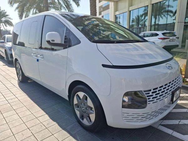  White Hyundai Staria 11S Photo 6