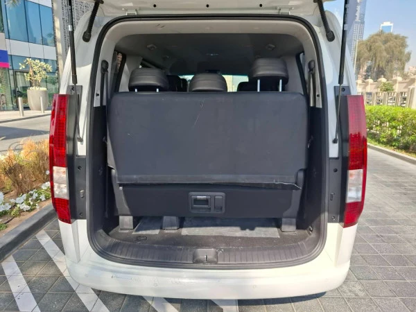  White Hyundai Staria 11S Photo 8