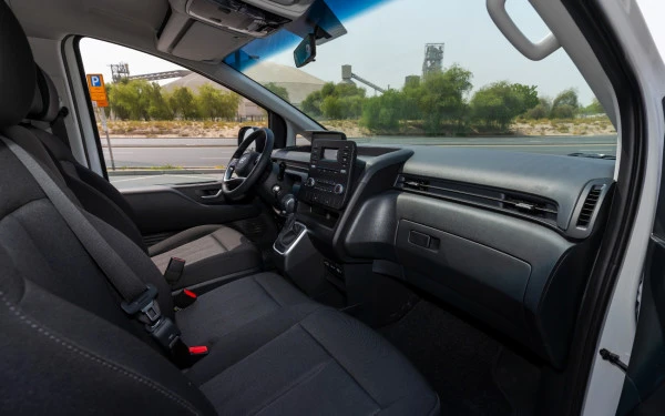  Белый Hyundai Staria Photo 11