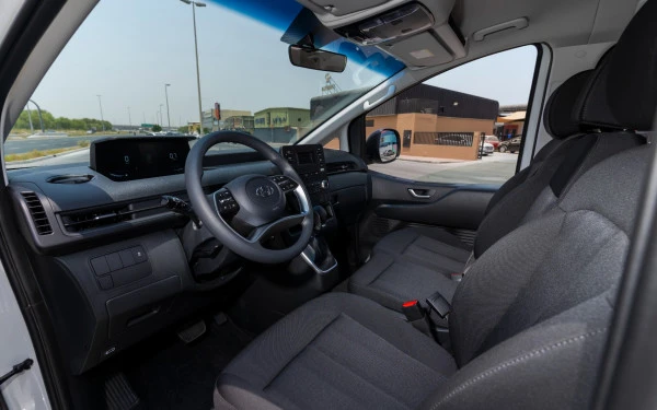  White Hyundai Staria Photo 5