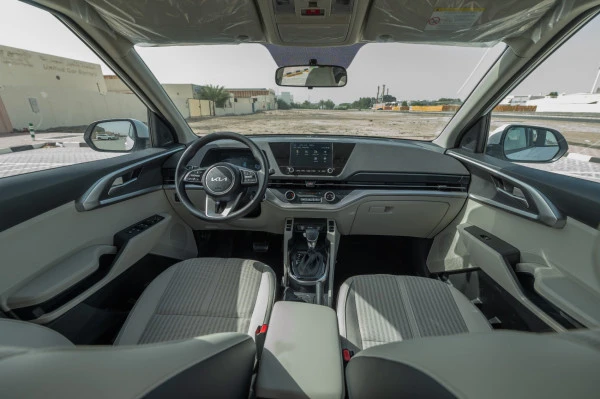  White KIA Carens Photo 5