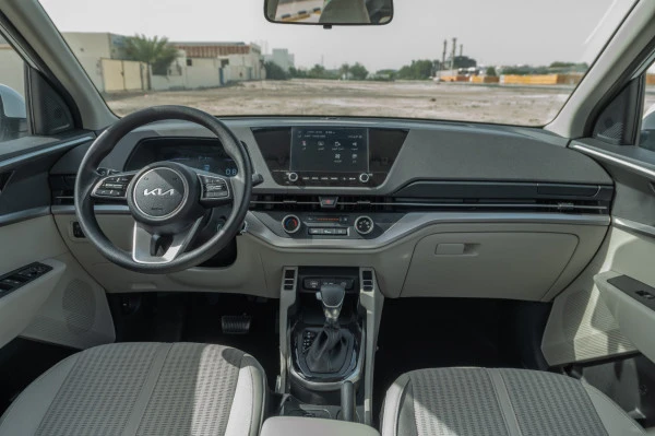  White KIA Carens Photo 7