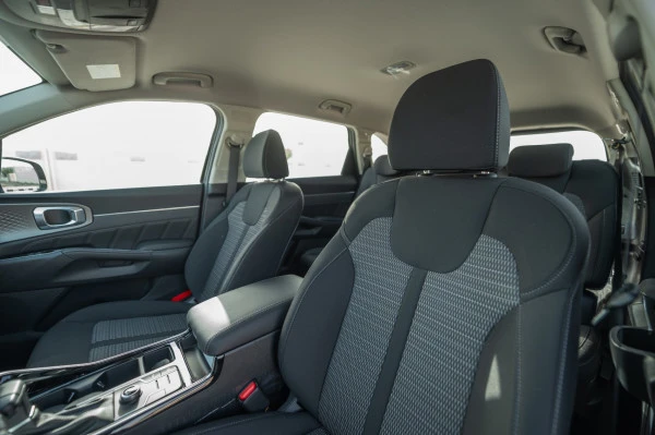  White KIA Seltos Photo 7