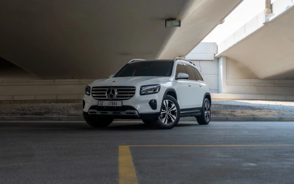  Белый Mercedes GLB 200 Photo 2