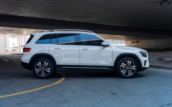  Белый Mercedes GLB 200 Photo 3