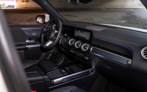  Белый Mercedes GLB 200 Photo 7