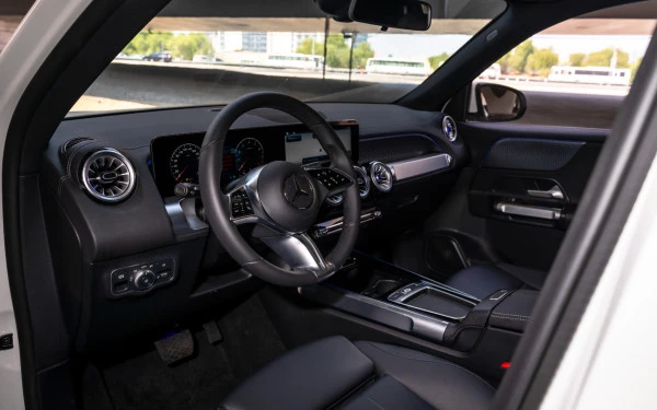  Белый Mercedes GLB 200 Photo 8