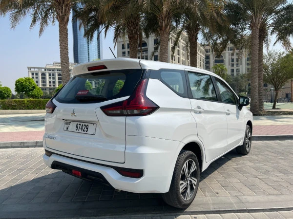  Белый Mitsubishi Xpander Photo 4