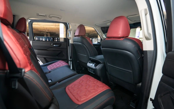  White Nissan Patrol Platinum V6 Photo 7