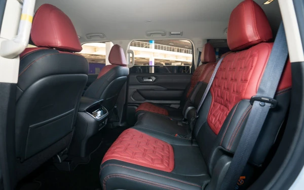  White Nissan Patrol Platinum V6 Photo 10