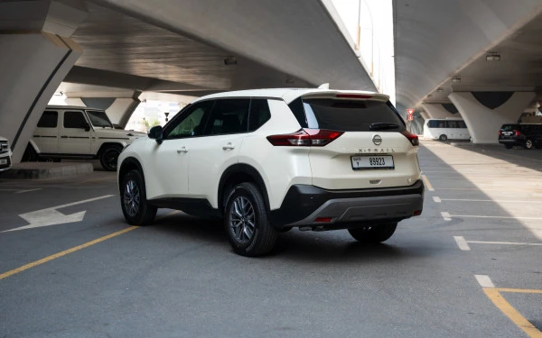  Белый Nissan X-Trail Photo 2