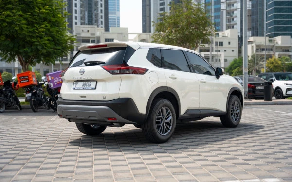  Белый Nissan X-Trail Photo 7