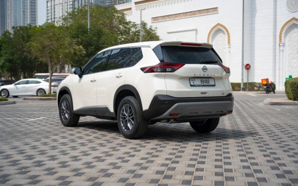  Белый Nissan X-Trail Photo 9