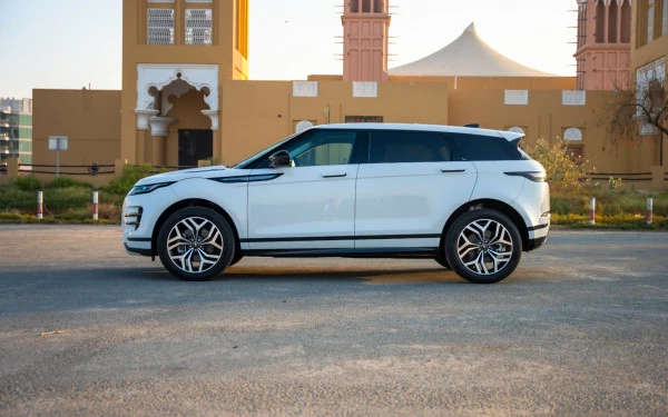  White Range Rover Evoque Photo 2
