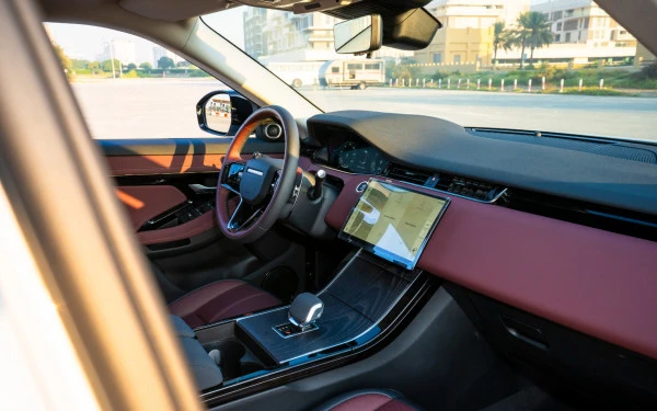  White Range Rover Evoque Photo 8