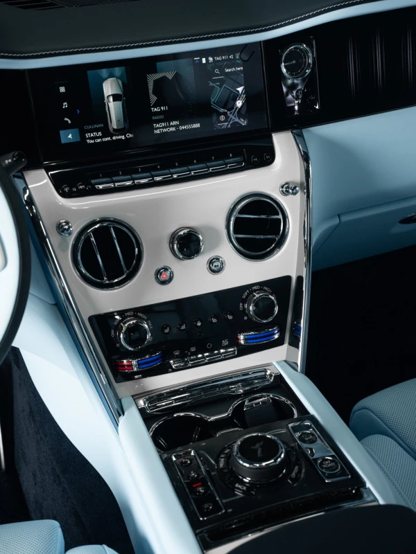  Белый Rolls Royce Cullinan Photo 5
