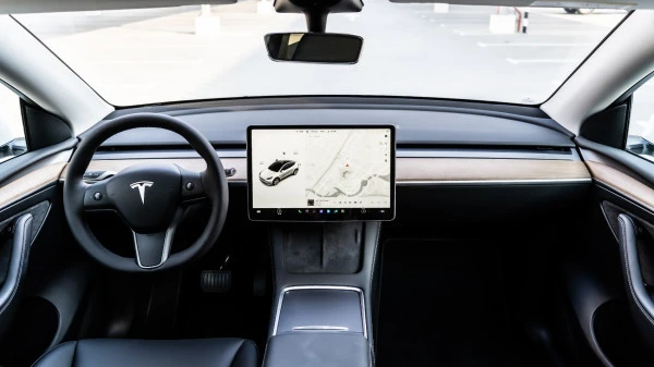  Белый Tesla Model Y Long Range Photo 5