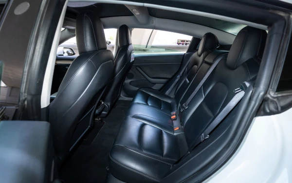  Белый Tesla Model Y Long Range Photo 6