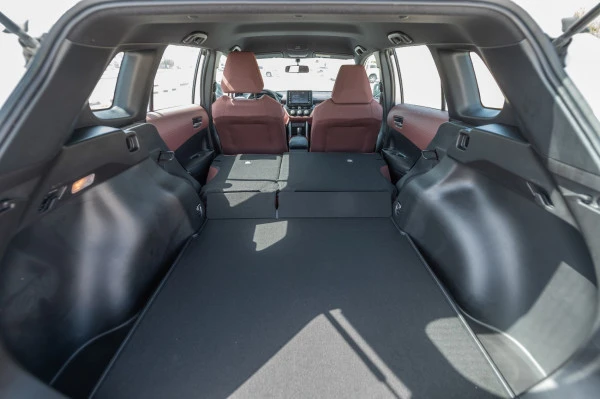  White Toyota Corolla Cross Photo 10