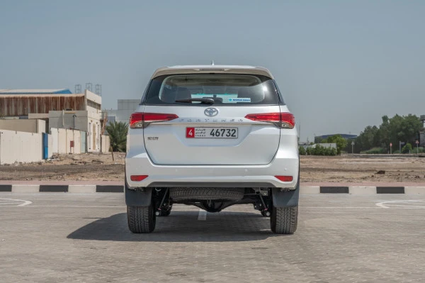  White Toyota Fortuner Photo 4