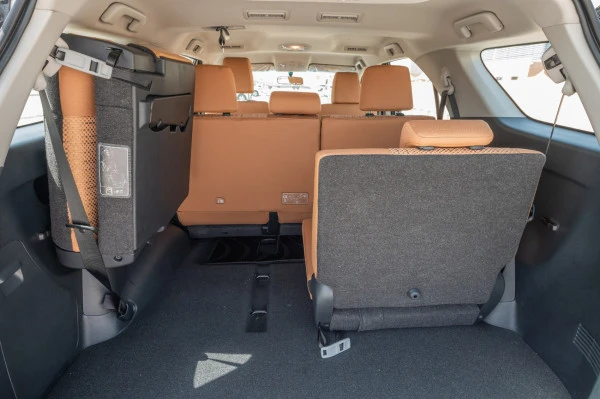  White Toyota Fortuner Photo 13