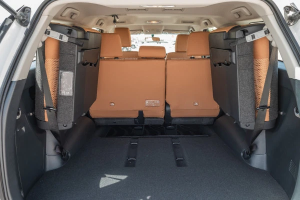  White Toyota Fortuner Photo 14