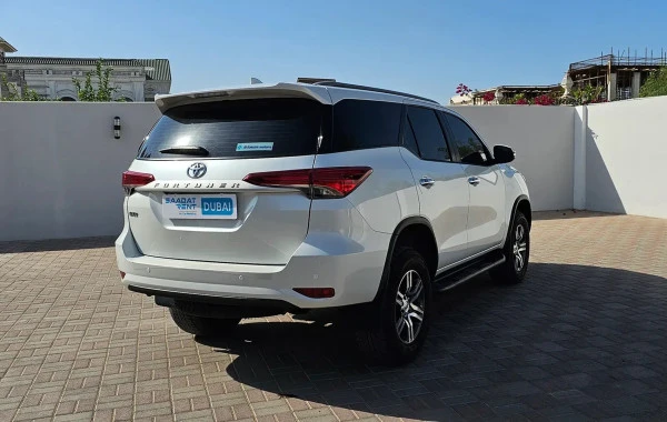  Белый Toyota Fortuner Photo 2