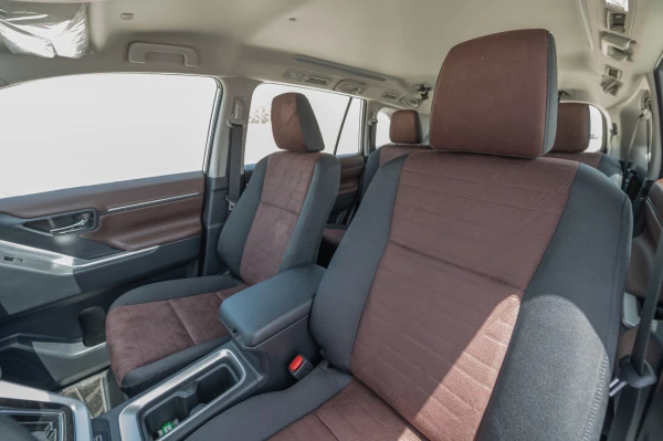  Белый Toyota Innova Photo 11