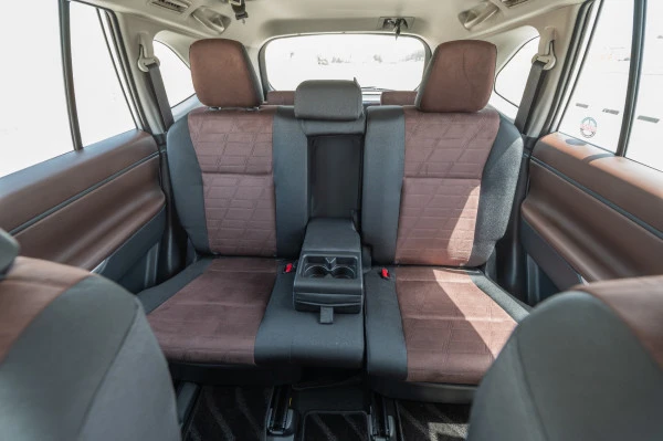  Белый Toyota Innova Photo 14