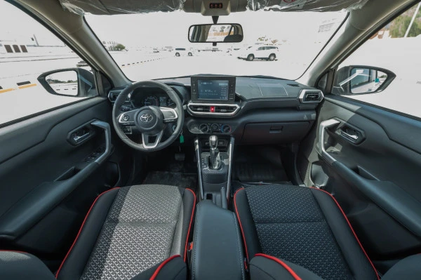  Белый Toyota Raize Photo 6